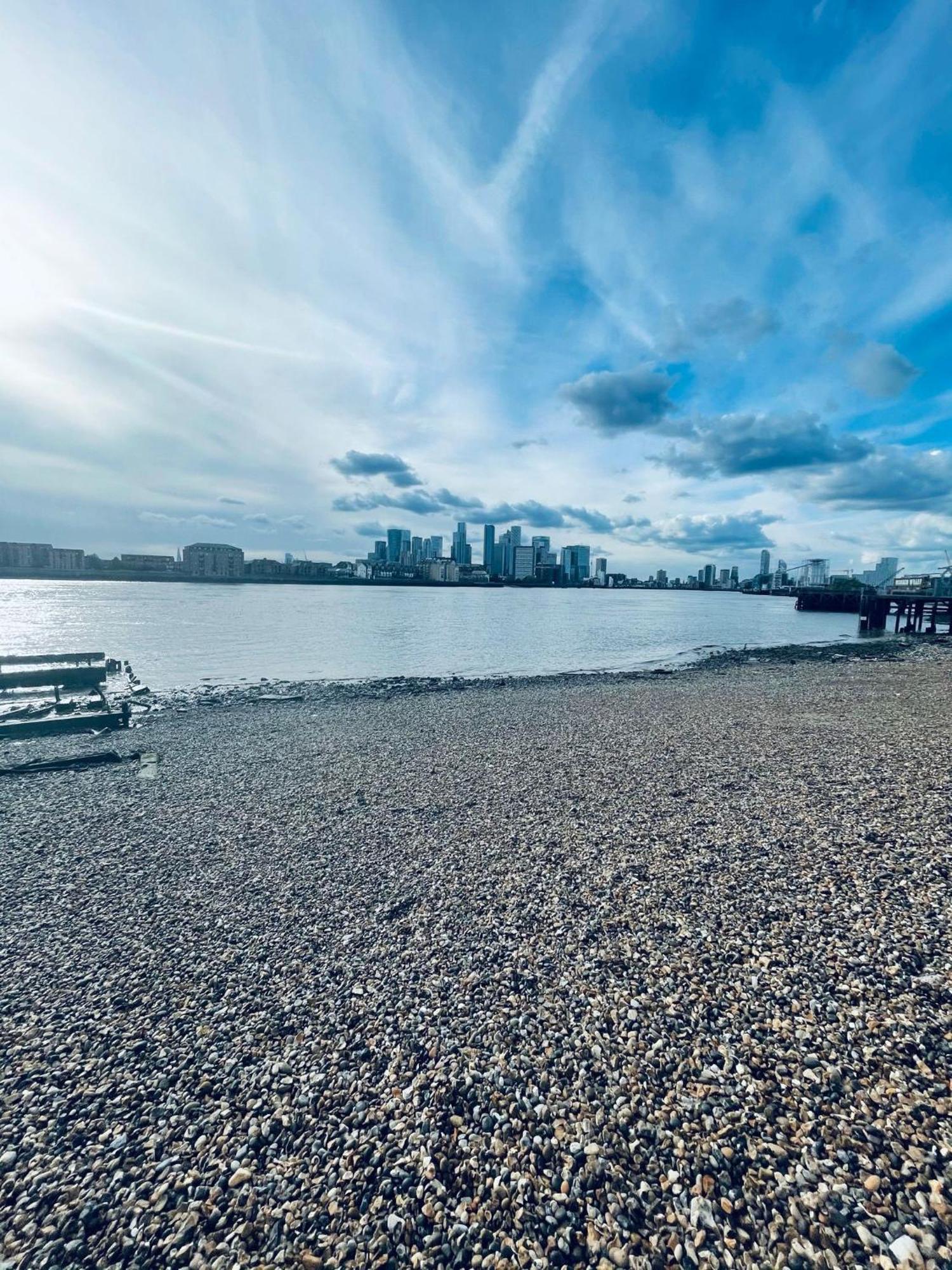 Greenwich With A River View & Balcony Near The 02 Arena & North Greenwich With Free Wifi & Fast Links Into Appartamento