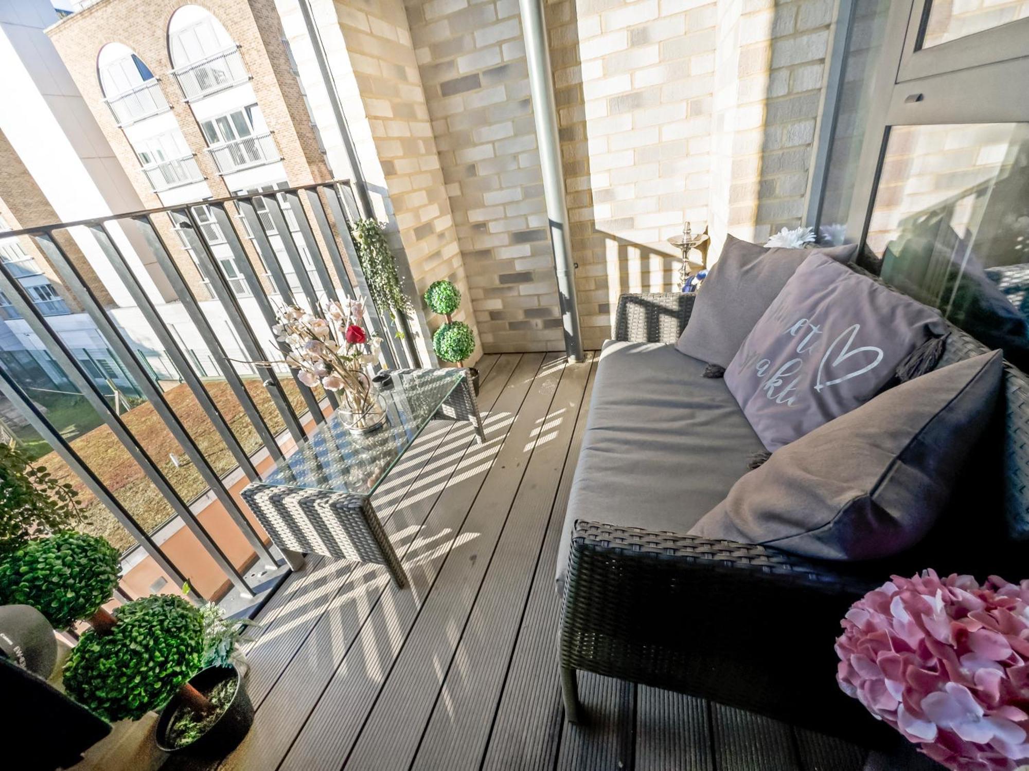 Greenwich With A River View & Balcony Near The 02 Arena & North Greenwich With Free Wifi & Fast Links Into Appartamento *